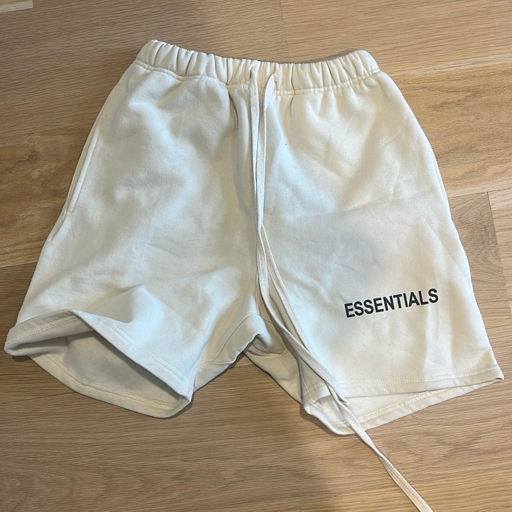 Essentials Shorts Men’s Small